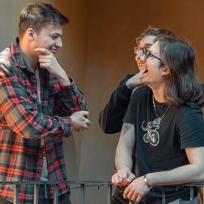 V pomaturitku budeš trénovat přirozenou komunikaci tak, aby pro tebe angličtina už nikdy nebyla překážkou. 