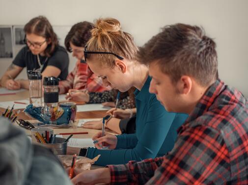 Součástí pomaturitka je příprava na Cambridgeské zkoušky. Máme 100% úspěšnost!